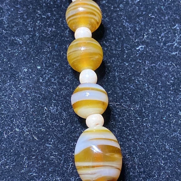 Glass Beaded necklace Swirl Striped tan & cream beads jewelry - Picture 7 of 16